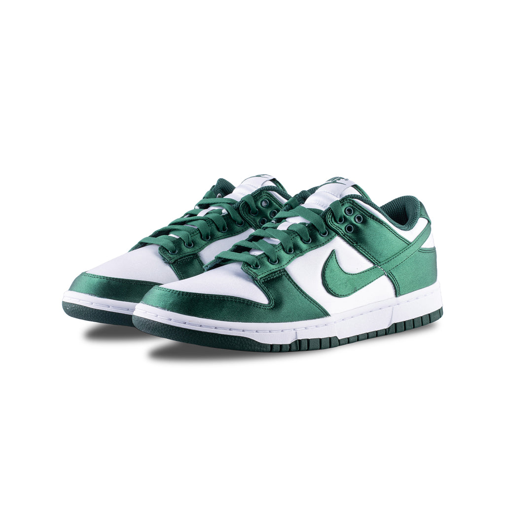 Nike - W Dunk Low ESS SNKR (White/Team Green) – amongst few